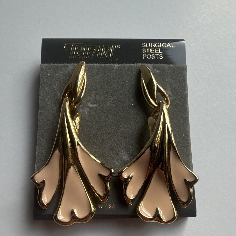 Vintage Crown Trifari Signed Pink Enamel Flower Gold Tone Dangle Earrings